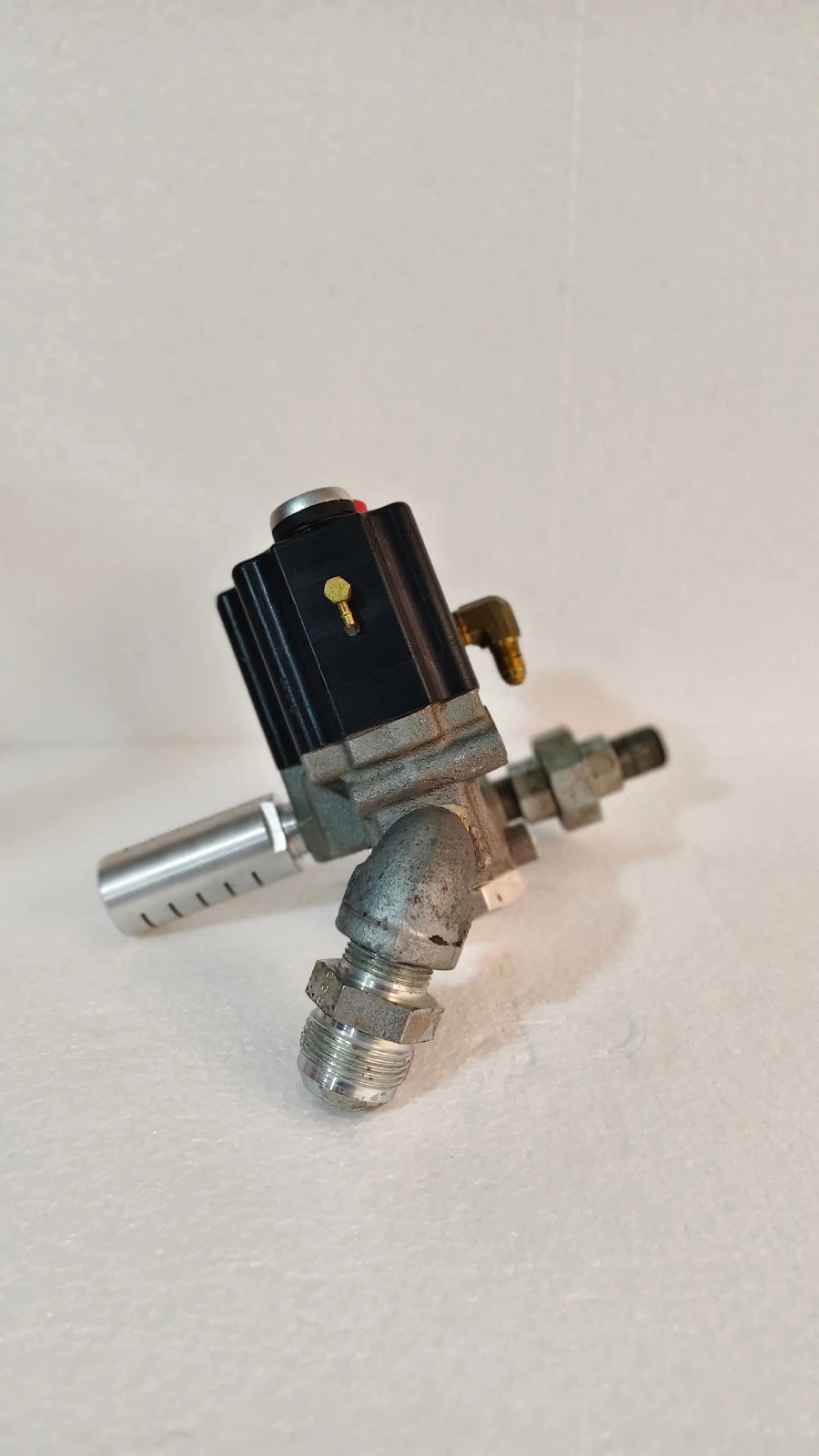 admin/uploads/uploads/automatic valve p06-008 emergency stop valve_1.webp